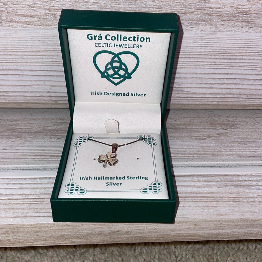 Four leaf clover gold necklace